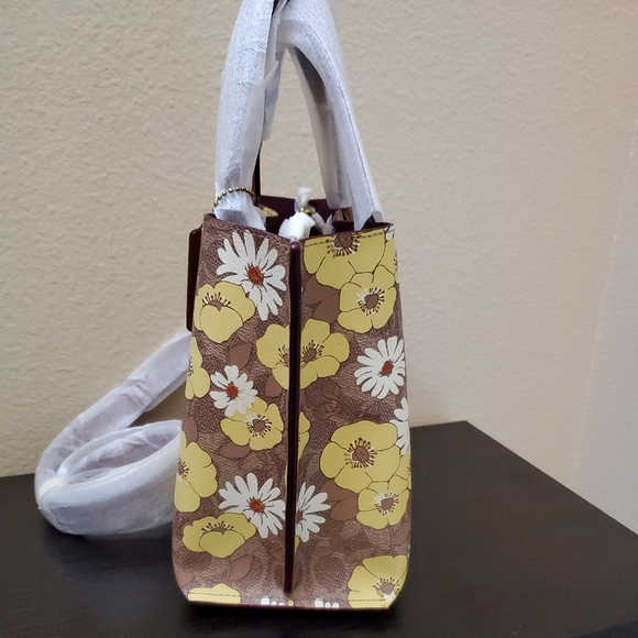 Coach Willow Signature Logo Canvas Floral Print Tote - Picture 9 of 12